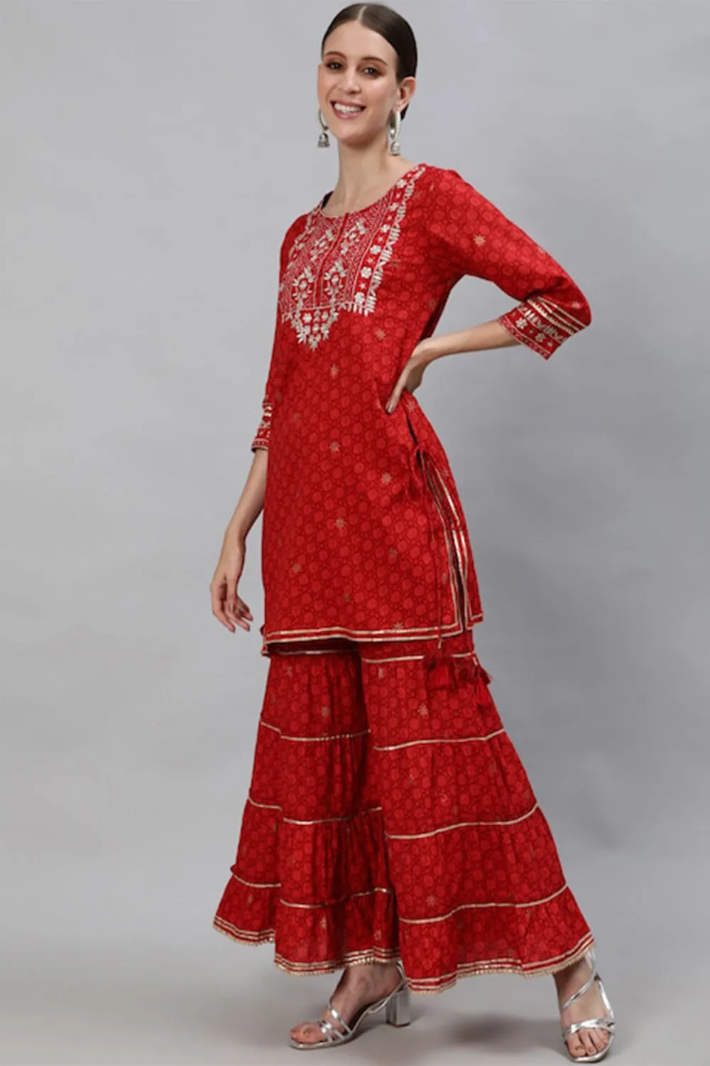 Ishin Women Maroon Bandhani Embroidered Kurta Set